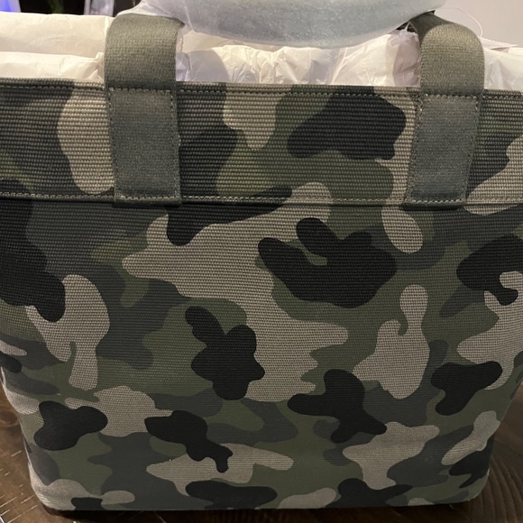 NWT-Coach Tote 38 in Camo Print/Green Multi - Picture 3 of 5